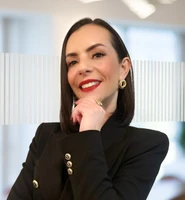 Fernanda Cruz - Proprietária e Corretora de Imóveis - CRECI/RS: 64108 F
