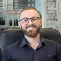 Prazer, meu nome é Leonardo Henrique